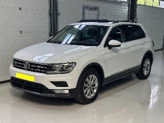 krockskadad bil auto Volkswagen Tiguan 1.4 TSI ACT/PANO/LEDER/CAMERA/TREKHAAK/VOL 2016/11