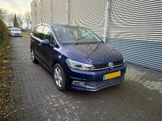 damaged passenger cars Volkswagen Touran 1.4 TSI MFS/PDC/CLIMA SCHADEVRIJ! 2016/8