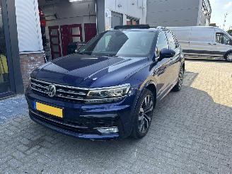 skadebil auto Volkswagen Tiguan 2.0TDI 4-MOTION FULL R-LINE DAMAGE FREE / ALL OPTIONS PANO/SIDE ASSIST/KEYLESS/DYNAUDIO/360CAM 2017/9