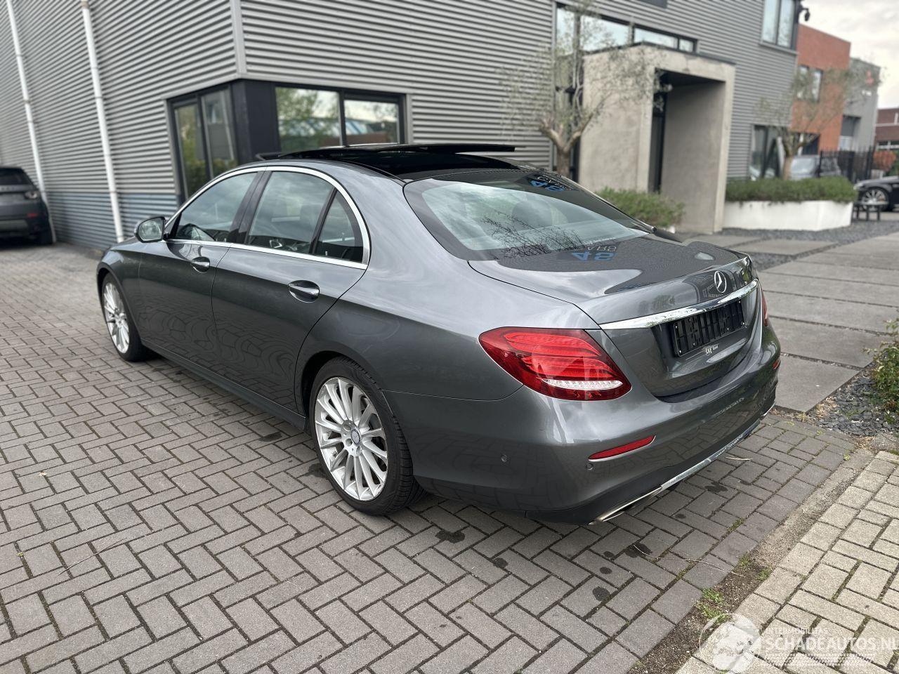 Mercedes E-klasse 200 AMG PANO/LED/19INCH