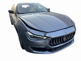 Maserati Ghibli 3.0 V6 Gran-Lusso Aut / SOFT-CLOSE / MINIMAL DAMAGE picture 2
