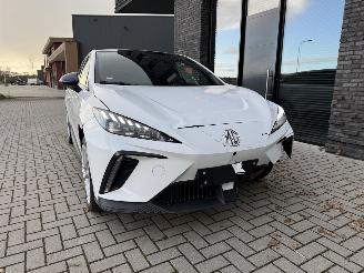 MG MG4 Electric Trophy Extended Range 77kWh 245PK Aut. Luxury picture 4