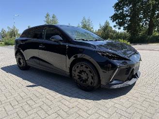 MG MG4 Electric Long Range 64kWh 204PK Aut. Luxury picture 7