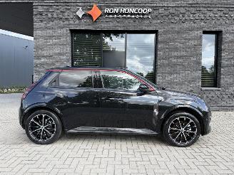 Vaurioauto  passenger cars Renault 5 NEW ICONIC! Comfort Range 52kWh 150PK Aut. 2025/5