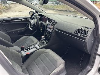 Volkswagen Golf 1.5 TSI DSG R-Line picture 10