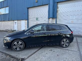damaged passenger cars Mercedes B-klasse 180 Lanuch Edition Premium Plus Automaat Navi! camera 2019/7