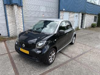 damaged passenger cars Smart Forfour Automaat 2018/11