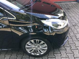 Peugeot 208 1.2 puretech blue lease executive met lichte schade weinig km picture 6
