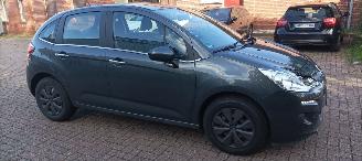 Citroën C3 1.2 Benzine 82pk Airconditioning CruiseControl Leren-Stuurwiel Mistlampen Led-Dagrijverlichting 4x elektrische ruiten Radio Multikleuren display MirrorLink Apple CarPlay mistlampen Parkeersensoren picture 4