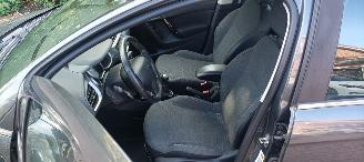 Citroën C3 1.2 Benzine 82pk Airconditioning CruiseControl Leren-Stuurwiel Mistlampen Led-Dagrijverlichting 4x elektrische ruiten Radio Multikleuren display MirrorLink Apple CarPlay mistlampen Parkeersensoren picture 12
