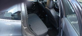 Citroën C3 1.2 Benzine 82pk Airconditioning CruiseControl Leren-Stuurwiel Mistlampen Led-Dagrijverlichting 4x elektrische ruiten Radio Multikleuren display MirrorLink Apple CarPlay mistlampen Parkeersensoren picture 15
