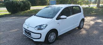 Damaged car Volkswagen Up! Bj:12-2013 Move Up! Leren bekleding Airconditioning stoelverwarming Leren stuurwiel Centrale vergrendeling met afstandsbediening 2013/12