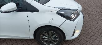 Toyota Yaris Bj:10-2017 Facelift 1.5-Benzine 111pk Touchscreen met Camera Lichtautomaat Drivelane assistent Leren multi stuurwiel Stoelverwarming picture 13