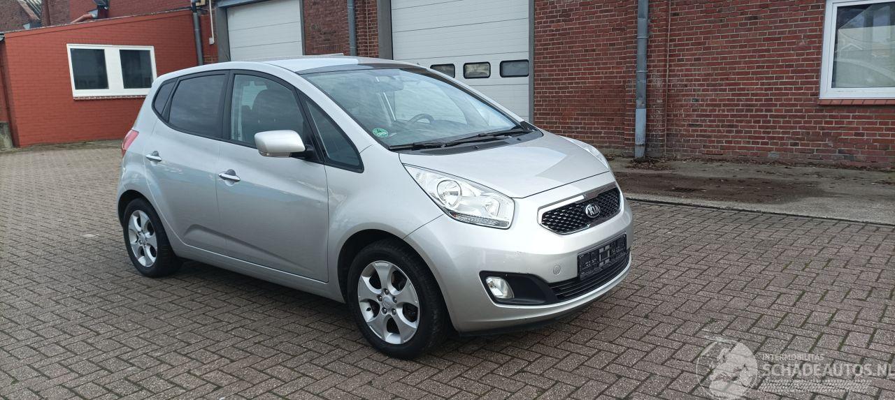 Kia Venga Bj:08-2013 1.6 Benzine Automaat Climatecontrol 4xElek ramen Elektrische-spiegels met verwarming Stoelverwarming Lichtautomaat Privacyglas armsteun voor en achter Keyless entry Parkeersensoren achter Trekhaak Mistlampen