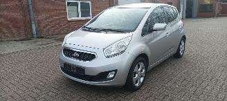 Kia Venga Bj:08-2013 1.6 Benzine Automaat Climatecontrol 4xElek ramen Elektrische-spiegels met verwarming Stoelverwarming Lichtautomaat Privacyglas armsteun voor en achter Keyless entry Parkeersensoren achter Trekhaak Mistlampen picture 9