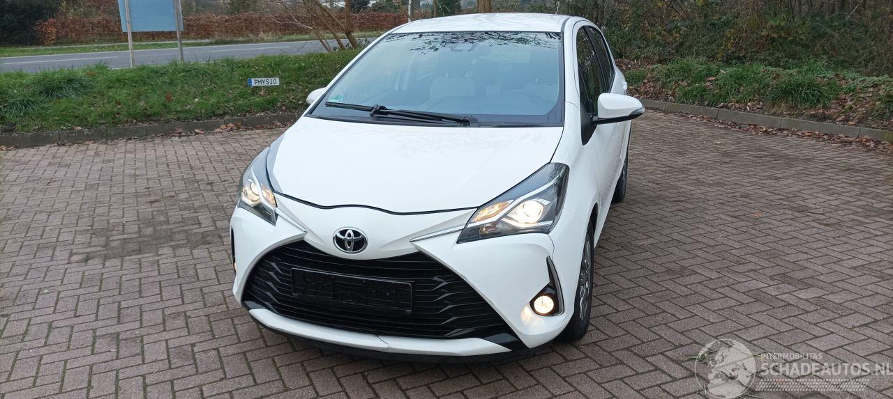 Toyota Yaris 1.5-Benzine 112pk 6-versn Airconditioning stoelverwarming Multicolor Touchscreen Display Achteruitrijcamera