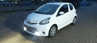 Toyota Aygo 1.0-VVTi Airconditioning Navigatie Led-Dagrijverlichting Elektrische ramen Centrale vergrendeling met afstandsbediening Radio-Cd picture 7