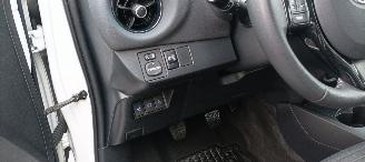 Toyota Yaris Facelift 10-2017 49000km 1.5-Dual VVT-I 112pk 6-bak Airconditioning Navigatie voorbereiding Multi color Display Achteruitrijcamera Lichtautomaat Stoelverwarming stuurwiel met radio Bediening elektrische ramen Elektrische-spiegels met verwarming Centrale v picture 29