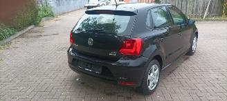 Volkswagen Polo 1.4-TDI Climatecontrol Stoelverwarming leren stuurwiel regensensor Front radar remassist Metallic lak 15 inch velgen picture 5