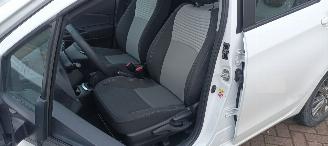 Toyota Yaris Facelift 1.5-VVT-i 111pk 6-bak Airconditioning stoelverwarming Multicolor Touchscreen Display Achteruitrijcamera Lichtautomaat Drivelane assistent leren multistuurwiel mistlampen 15 inch Toyota velgen picture 17