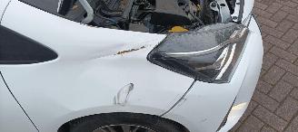 Toyota Yaris Facelift 1.5-VVT-i 111pk 6-bak Airconditioning stoelverwarming Multicolor Touchscreen Display Achteruitrijcamera Lichtautomaat Drivelane assistent leren multistuurwiel mistlampen 15 inch Toyota velgen picture 13