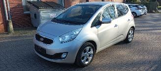 begagnad bil auto Kia Venga Bj: 8-2013 1.6 Automatik Climatecontrol Keyless-entry Stoelverwarming Lichtautomaat Privacyglas leren stuurwiel armsteun voor en achter Trekhaak Parkeersensoren mistlampen 16 inch velgen 2013/8