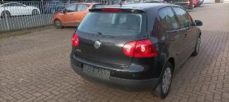 Volkswagen Golf Bj:12-2006 nieuwe Distributieriem 1.4 80pk Climatecontrol CruiseControl Leren-Stuurwiel armsteun elektrische ramen Elektrische-spiegels met verwarming Centrale vergrendeling met afstandsbediening mistlampen Parkeersensoren achter Trekhaak afneembaar picture 4