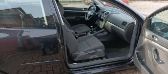 Volkswagen Golf Bj:12-2006 nieuwe Distributieriem 1.4 80pk Climatecontrol CruiseControl Leren-Stuurwiel armsteun elektrische ramen Elektrische-spiegels met verwarming Centrale vergrendeling met afstandsbediening mistlampen Parkeersensoren achter Trekhaak afneembaar picture 13