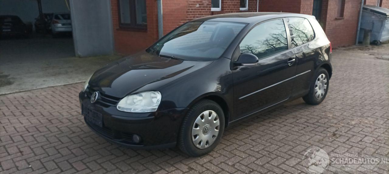 Volkswagen Golf Bj:12-2006 nieuwe Distributieriem 1.4 80pk Climatecontrol CruiseControl Leren-Stuurwiel armsteun elektrische ramen Elektrische-spiegels met verwarming Centrale vergrendeling met afstandsbediening mistlampen Parkeersensoren achter Trekhaak afneembaar