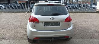 Kia Venga 1.6-16v 125pk Automatik Keyless-entry Climatecontrol Stoelverwarming Lichtautomaat Privacyglas leren stuurwiel met radio bediening armsteun voor Links& Rechts Trekhaak Mistlampen Parkeersensoren achter 16-inch Kia velgen picture 5