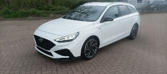 Voiture accidenté Hyundai I-30 N-line 1.5-Turbo MHEV 160pk Full-Led Navi Digitale cockpit Climatecontrol CruiseControl Stoelverwarming stuurwiel met verwarming Achteruitrijcamera Lichtautomaat Regensensor Drivelane assistent Led achterlichten 2022/9