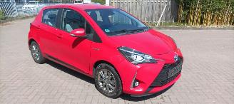Avarii autoturisme Toyota Yaris Bj:07-2017 Facelift 1.5-Hybrid Climatecontrol Stoelverwarming Regensensor Multicolor display Achteruitrijcamera Mistlampen Toyota Lichtmetalen velgen 1e Eigenaar! 2017/7
