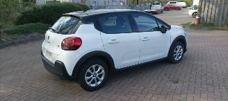 Citroën C3 Shine 1.5-Diesel 102pk Climatecontrol CruiseControl Stoelverwarming Lichtautomaat Regensensor Lichtautomaat Mistlampen Afneembare trekhaak picture 2