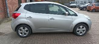 Kia Venga Dream team 1.6-Benzine Automaat Keyless-entry Climatecontrol Stoelverwarming Lichtautomaat Privacyglas leren stuurwiel mistlampen Parkeersensoren Trekhaak 16-inch Kia velgen picture 5