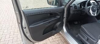 Kia Venga Dream team 1.6-Benzine Automaat Keyless-entry Climatecontrol Stoelverwarming Lichtautomaat Privacyglas leren stuurwiel mistlampen Parkeersensoren Trekhaak 16-inch Kia velgen picture 9