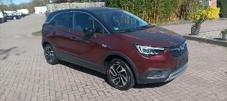 škoda osobní automobily Opel Crossland Innovation 1.2-Turbo 110pk Automaat Navi Led Climatecontrol CruiseControl Stoelverwarming Lichtautomaat Privacyglas Stuurwiel met verwarming inklapbare buitenspiegels Dimmende binnenspiegel Half leren bekleding trekhaak 16-inch Opel velgen 2018/4