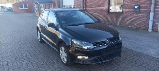 uszkodzony samochody osobowe Volkswagen Polo 1.4-TDI Euro-6 Climatecontrol Stoelverwarming Regensensor leren stuurwiel mistlampen Elektrische ramen Elektrische-spiegels met verwarming Centrale vergrendeling met afstandsbediening Start-Stop systeem 15-inch velgen 2016/2