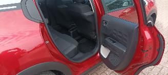 Citroën C3 You! Uitvoering 1.2-benzine 2-Tone Pearl metallic lak Full-Led koplampen Led verlichting Mistlampen Dab Radio elektrische buitenspiegels met verwarming Centrale vergrendeling met afstandsbediening Start-Stop systeem Drivelane assistent Stoelverwarming Lic picture 15