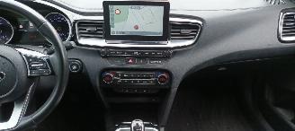 Kia Ceed 1.6 CRDI 136pk Navi Led koplampen Leder Sportstoelen-Memory  Climatecontrol Elektrische achterklep Achteruitrijcamera Led-Achterlichten CruiseControl 4xStoelverwarming Lichtautomaat picture 27