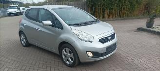Kia Venga 1.6 Benzine Automatik Keyless-entry Climatecontrol Stoelverwarming Lichtautomaat Privacyglas leren stuurwiel 4xElektrische ramen Elektrische-spiegels met verwarming Trekhaak Parkeersensoren achter 16 inch velgen picture 8
