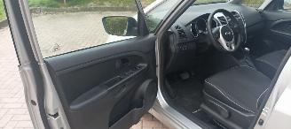 Kia Venga 1.6 Benzine Automatik Keyless-entry Climatecontrol Stoelverwarming Lichtautomaat Privacyglas leren stuurwiel 4xElektrische ramen Elektrische-spiegels met verwarming Trekhaak Parkeersensoren achter 16 inch velgen picture 9