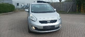 Kia Venga 1.6 Benzine Automatik Keyless-entry Climatecontrol Stoelverwarming Lichtautomaat Privacyglas leren stuurwiel 4xElektrische ramen Elektrische-spiegels met verwarming Trekhaak Parkeersensoren achter 16 inch velgen picture 1