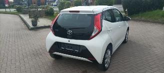 Toyota Aygo Facelift X-Play 1.0 VVT-i 72pk Airco 5-deurs Led koplampen led achterlichten Leren stuurwiel met radio bediening Elektrische ramen Elektrische-spiegels met verwarming Centrale vergrendeling met afstandsbediening picture 7