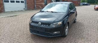 Unfallwagen Volkswagen Polo 1.4 TDI DPF Euro6 Climatecontrol Frontradar-Remasist Stoelverwarming Regensensor leren stuurwiel mistlampen Elektrische ramen Elektrische-spiegels met verwarming Centrale vergrendeling met afstandsbediening Start-Stop systeem Radio usb 15 inch Velgen 2016/3
