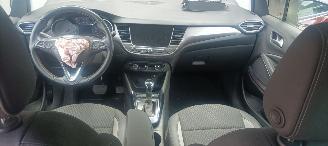 Opel Crossland 1.2 turbo 110pk Automaat Innovation Navigatie Led-Koplampen Led-Achterlichten Stoelverwarming stuurwiel met verwarming Voorruit met verwarming Privacy glas Climatecontrol Dimmende binnenspiegel Parkeersensoren voor en achter Trekhaak 16-inch velgen Mistla picture 18