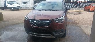 Opel Crossland 1.2 turbo 110pk Automaat Innovation Navigatie Led-Koplampen Led-Achterlichten Stoelverwarming stuurwiel met verwarming Voorruit met verwarming Privacy glas Climatecontrol Dimmende binnenspiegel Parkeersensoren voor en achter Trekhaak 16-inch velgen Mistla picture 9