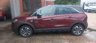 Opel Crossland 1.2 turbo 110pk Automaat Innovation Navigatie Led-Koplampen Led-Achterlichten Stoelverwarming stuurwiel met verwarming Voorruit met verwarming Privacy glas Climatecontrol Dimmende binnenspiegel Parkeersensoren voor en achter Trekhaak 16-inch velgen Mistla picture 7