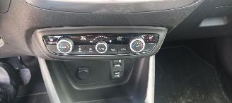 Opel Crossland 1.2 turbo 110pk Automaat Innovation Navigatie Led-Koplampen Led-Achterlichten Stoelverwarming stuurwiel met verwarming Voorruit met verwarming Privacy glas Climatecontrol Dimmende binnenspiegel Parkeersensoren voor en achter Trekhaak 16-inch velgen Mistla picture 23