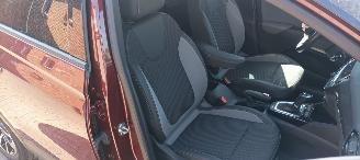 Opel Crossland 1.2 turbo 110pk Automaat Innovation Navigatie Led-Koplampen Led-Achterlichten Stoelverwarming stuurwiel met verwarming Voorruit met verwarming Privacy glas Climatecontrol Dimmende binnenspiegel Parkeersensoren voor en achter Trekhaak 16-inch velgen Mistla picture 15