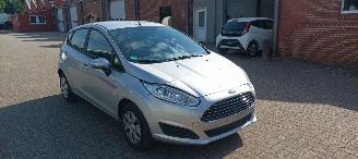 Damaged car Ford Fiesta 1.5-Diesel 75pk euro-6 Airconditioning Stoelverwarming leren stuurwiel met radio bediening Elektrische ramen Elektrische-inklapbare buitenspiegels Led koplampen led spiegel verlichting Parkeersensoren voor en achter 2016/6
